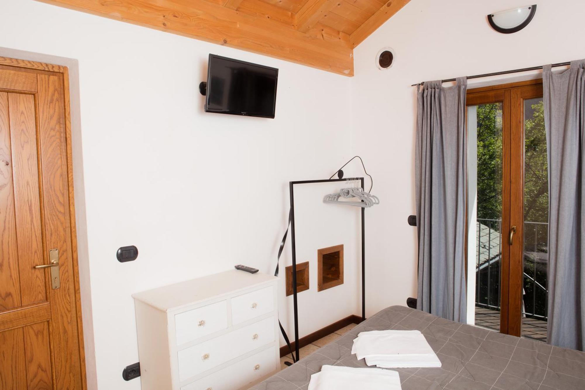 Agriturismo La Fonte Di Mariella Gravedona Exterior foto