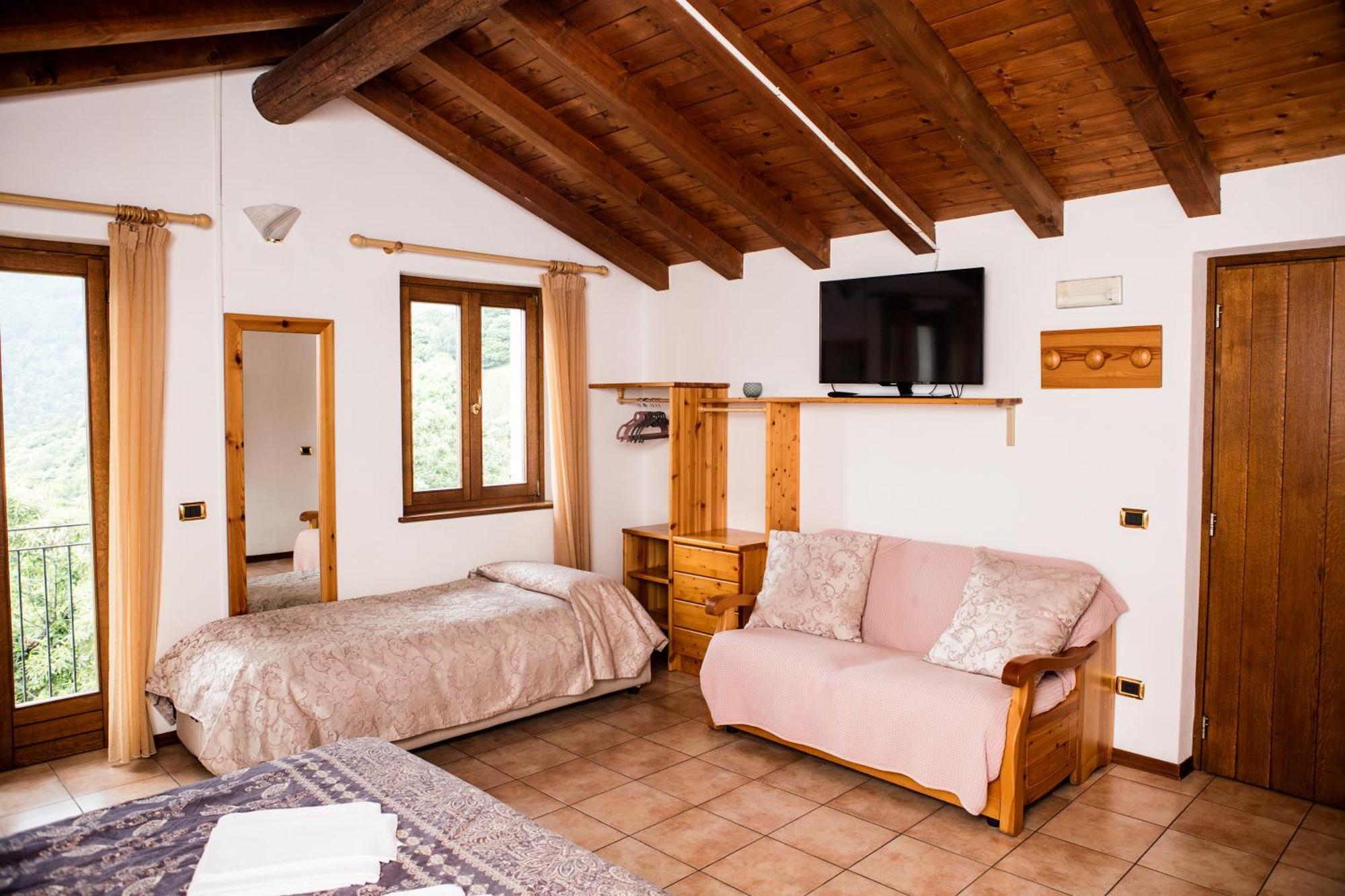 Agriturismo La Fonte Di Mariella Gravedona Exterior foto